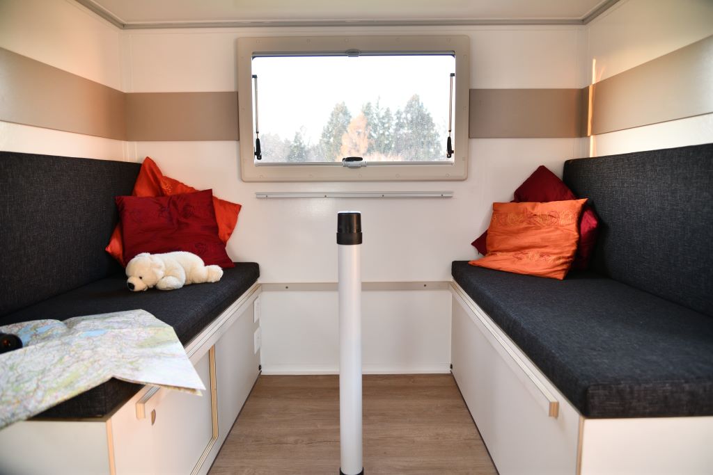 Wohnkabine Sunny Slide Out_Die Salzburger Absetzkabine mit slide-out room_Elektrische Bedieungung, Geschirrspüler, Küche, Dusche, Toilette__Pickup-Camper_Offroad-Camper_Aufbauten_www.wohnkabine.at